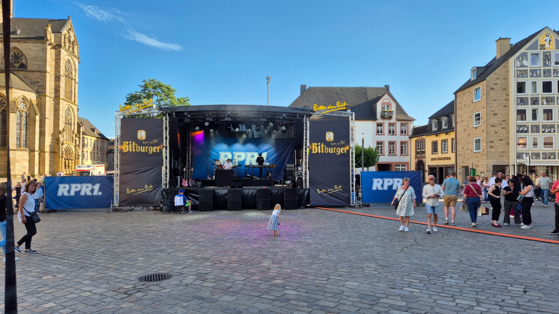 Moving Heads und Lichtshow auf der Konzertbühne