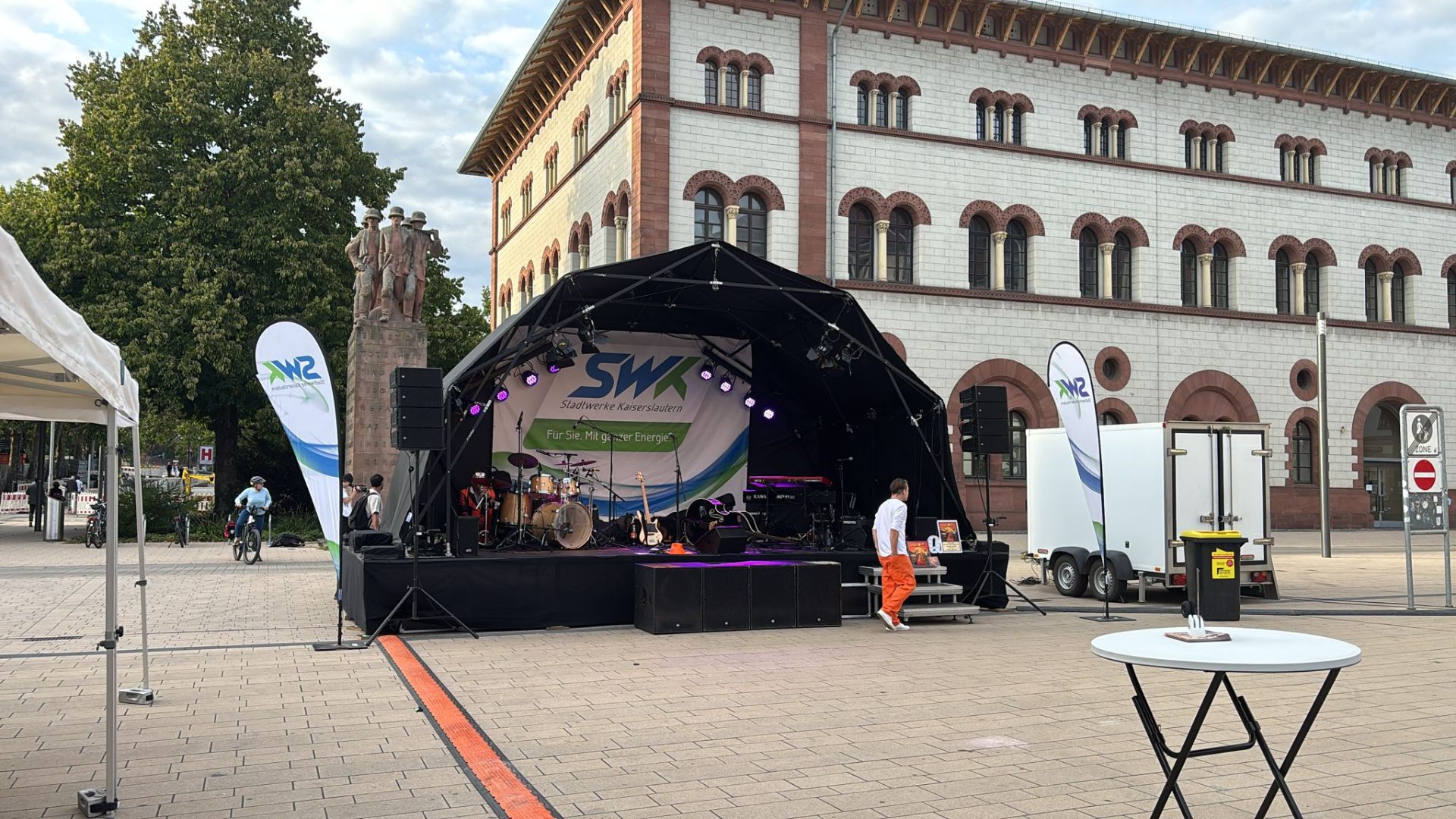 LED-Wand im Aufbau für eine Firmenveranstaltung